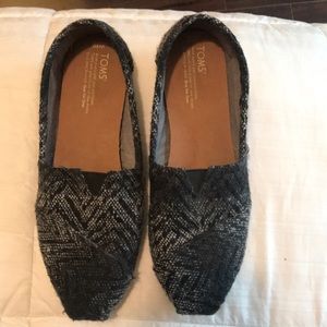 Black and white printed TOMS